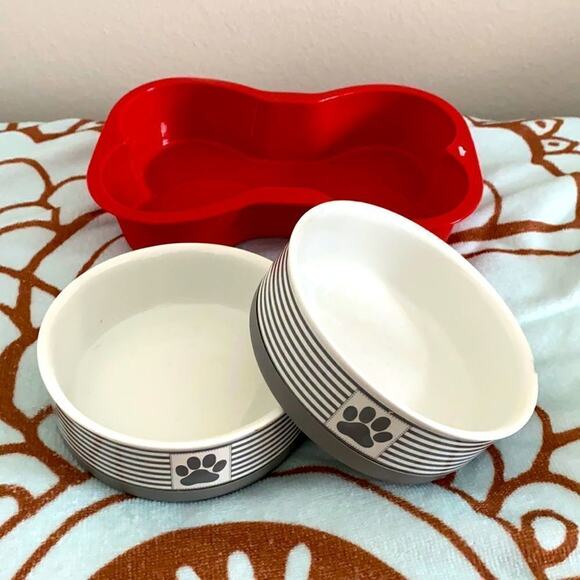 Bone Dry Other - Bundle (3) Silicone Bone Mold and 2 Pet Dishes